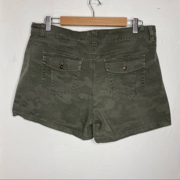 Supplies Camo Shorts - Picture 3 of 3